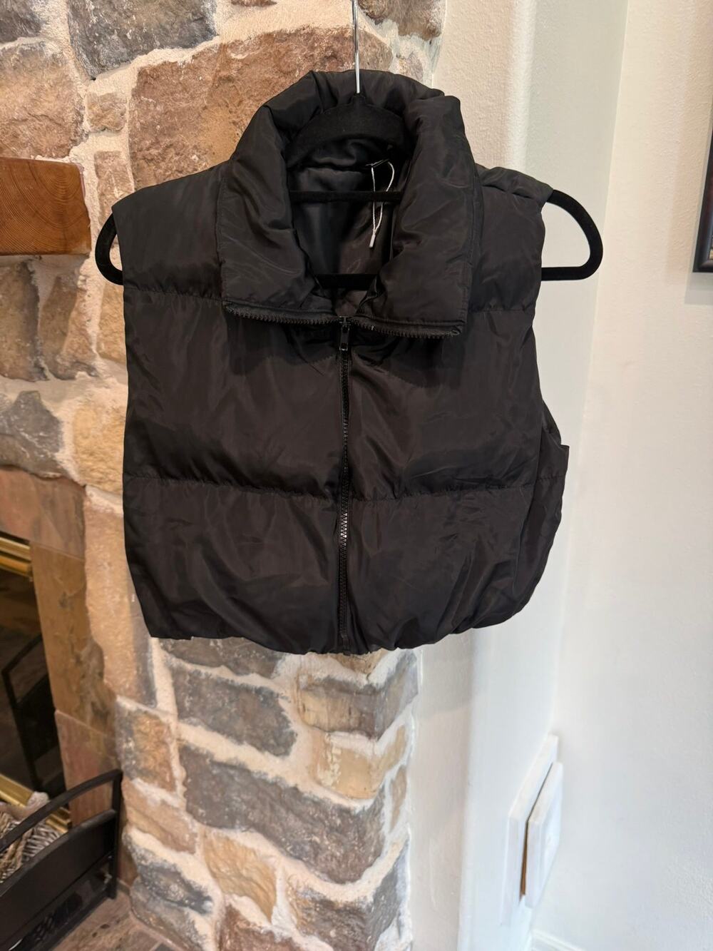 SHEIN Women's M/US6 black puffer vest